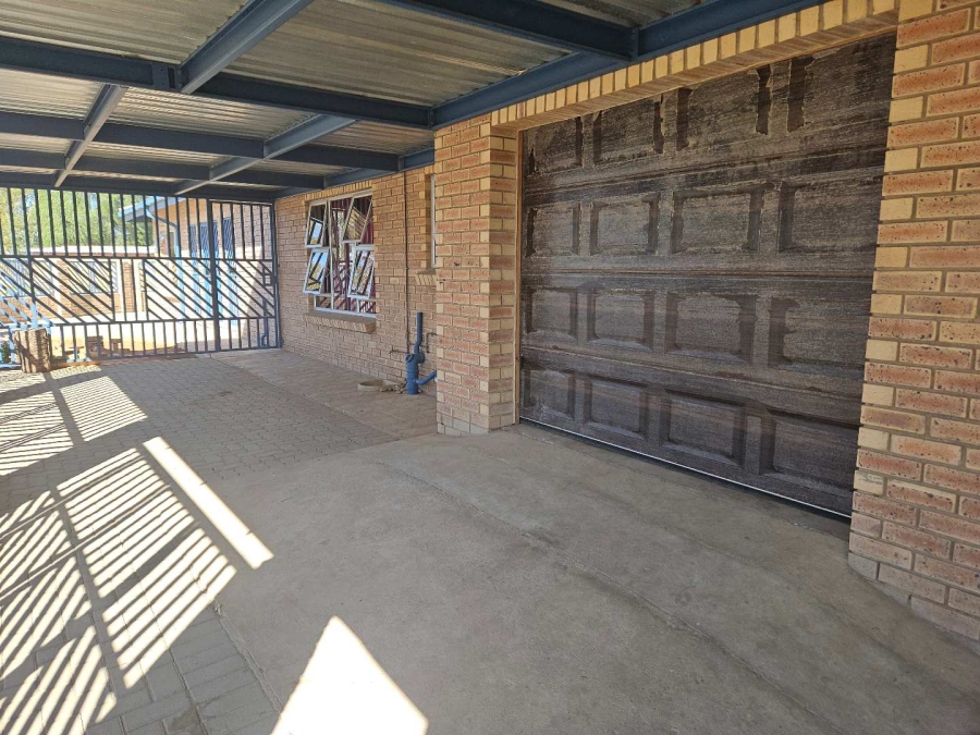 To Let 3 Bedroom Property for Rent in Floors Northern Cape